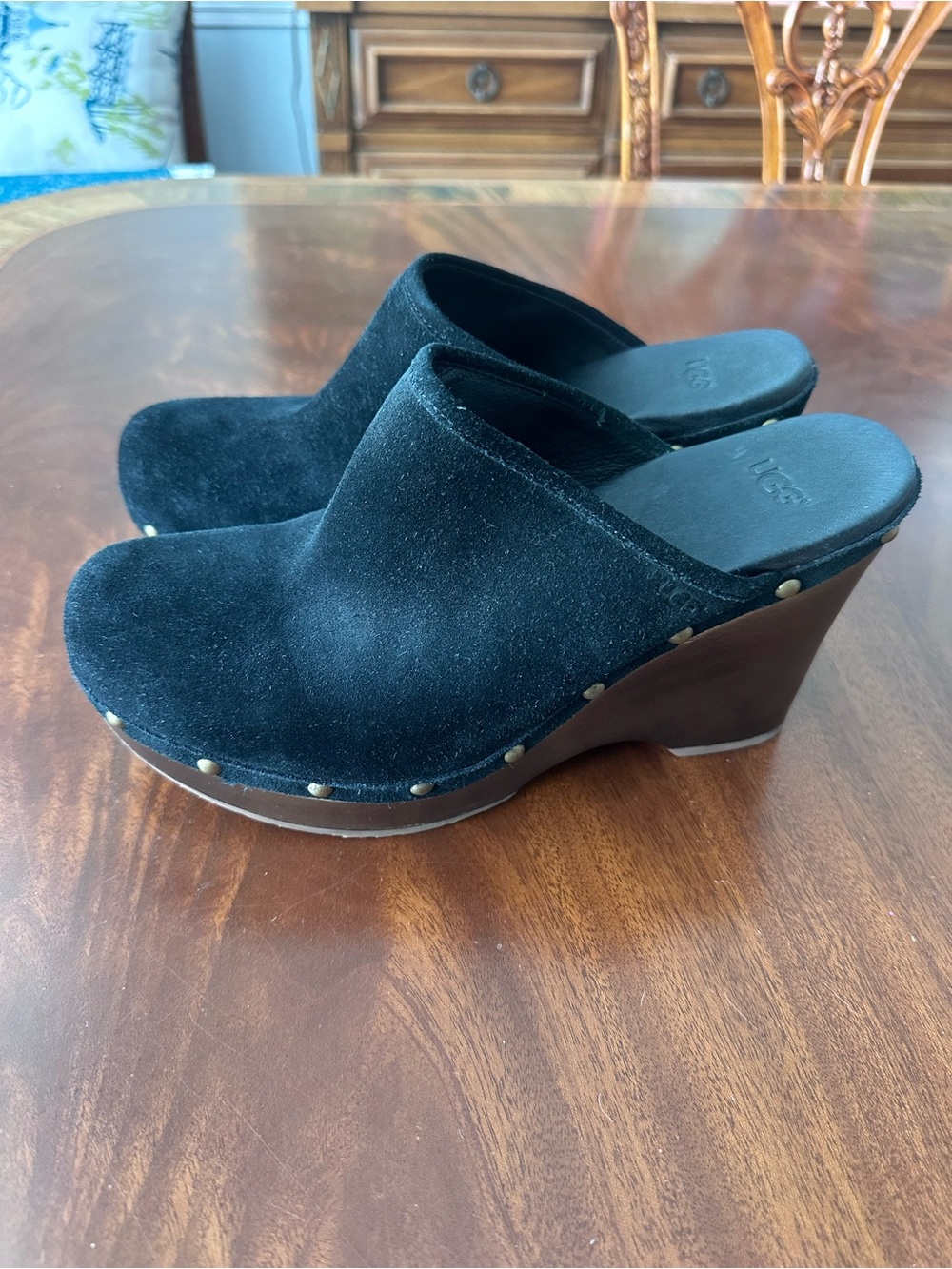 UGG Marsalis clogs in black suede Sherpa lined size 9